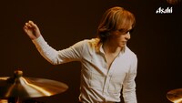 「『ワンダ』極」シリーズ新テレビCM「極めた人」編より、YOSHIKI（X JAPAN）。