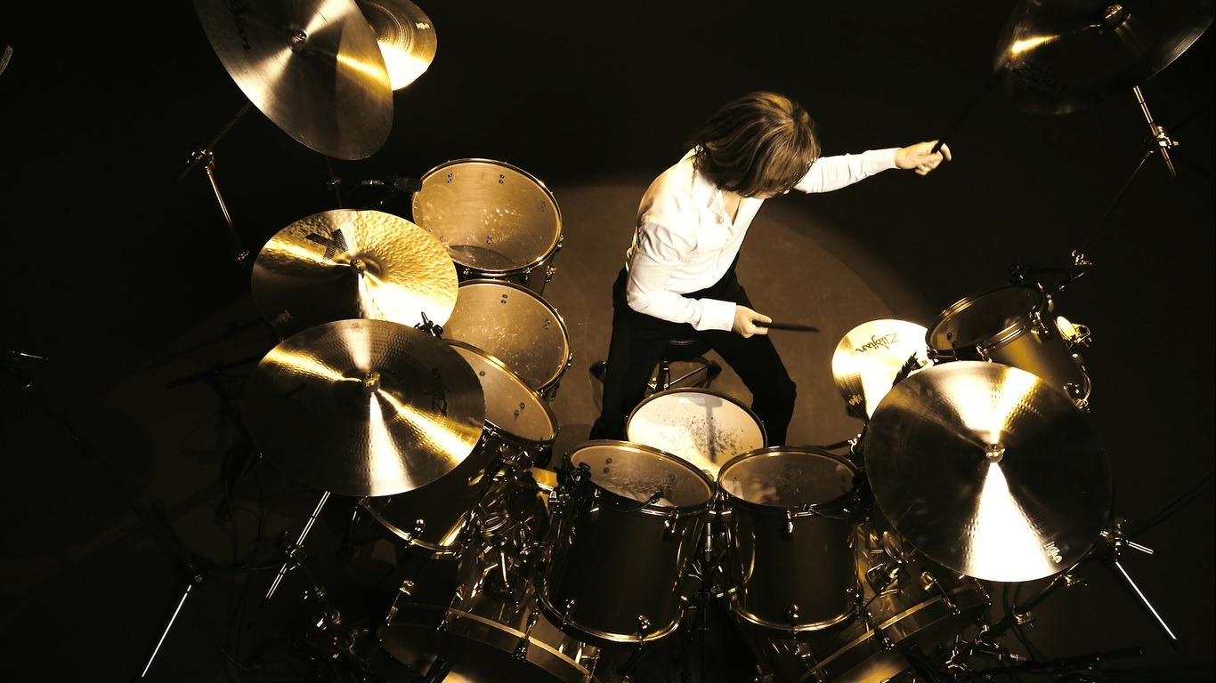 「『ワンダ』極」シリーズ新テレビCM「極めた人」編スペシャル映像より、YOSHIKI（X JAPAN）。