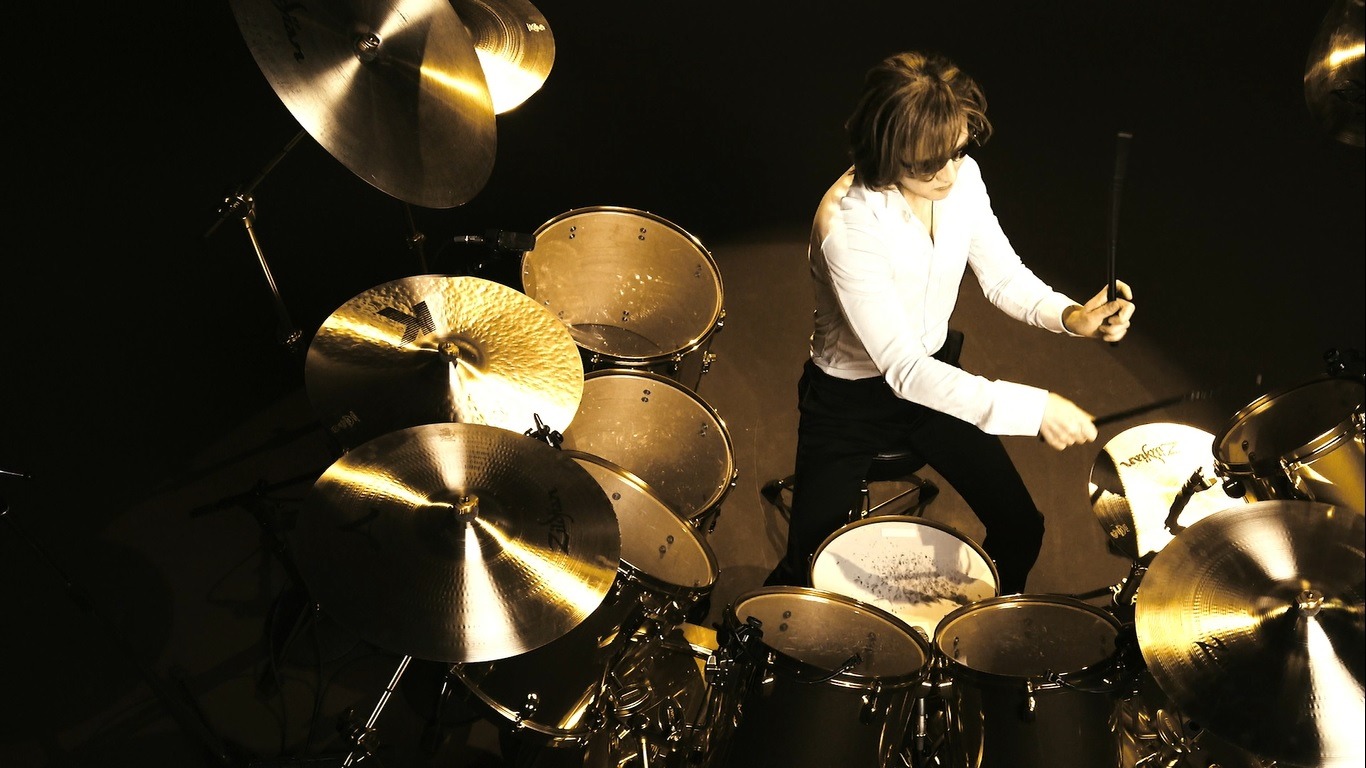 「『ワンダ』極」シリーズ新テレビCM「極めた人」編スペシャル映像より、YOSHIKI（X JAPAN）。