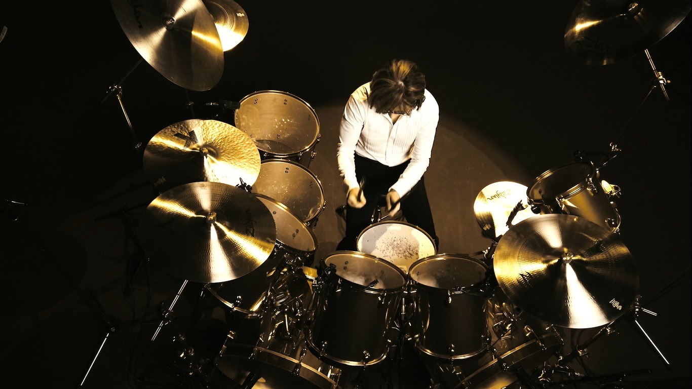 「『ワンダ』極」シリーズ新テレビCM「極めた人」編スペシャル映像より、YOSHIKI（X JAPAN）。