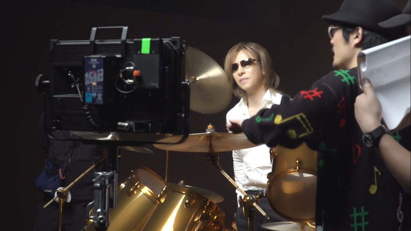 「『ワンダ』極」シリーズ新テレビCM「極めた人」編メイキング映像より、YOSHIKI（X JAPAN）。