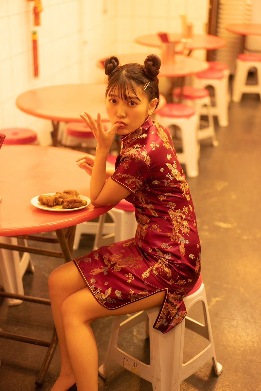 「松下玲緒菜1st写真集 いつまでも」より。