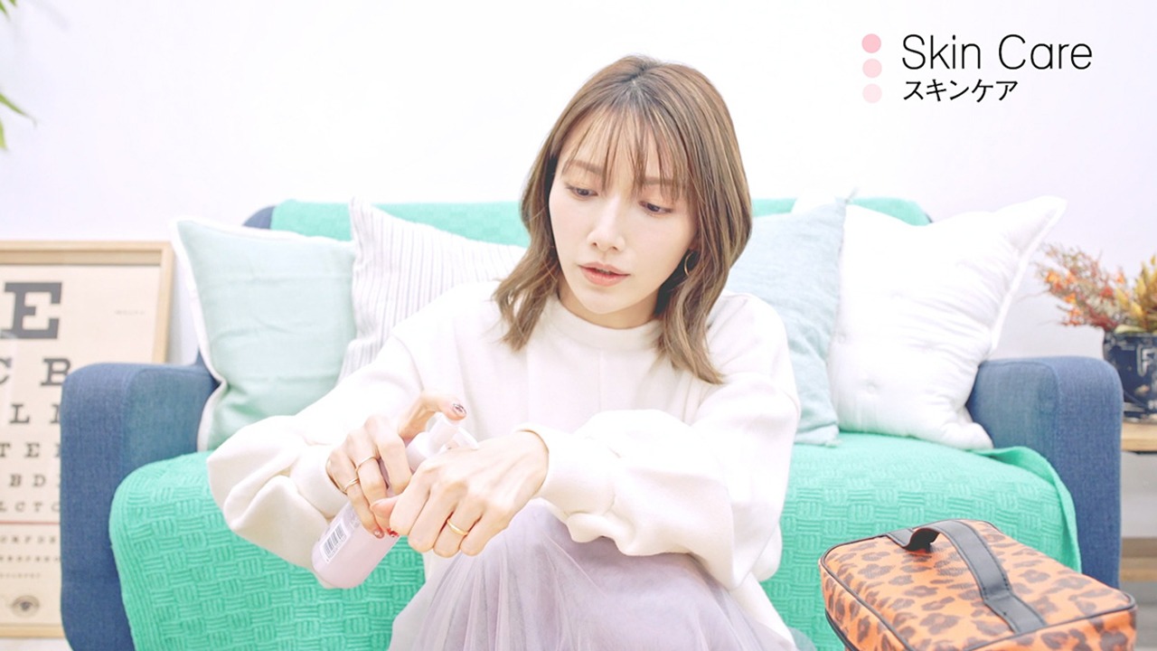 「ゴマキとオウキ」より「【YouTubeはじめました】普段使っているコスメを全紹介します【後藤真希】」のワンシーン。