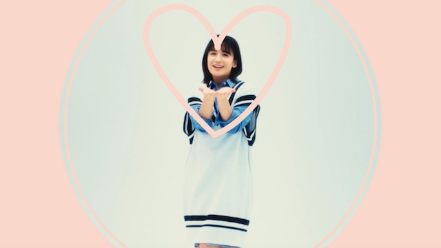 山出愛子「ピアス」ミュージックビデオより。