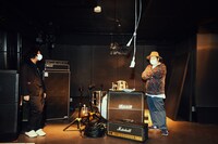 左からスガナミユウ、宮川大仏。