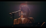 SHE'S「Your Song」ライブ映像のワンシーン。