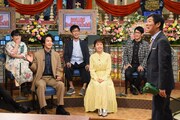左から富田望生、中村倫也、北村有起哉、小芝風花、柴田英嗣、明石家さんま。(c)NTV