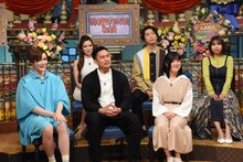 左からMatt、Ami、小柳心、岸天智、西尾咲々、薬丸玲美。(c)NTV