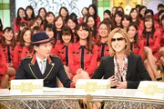 「中居正広のキンスマスペシャル」より。左から中居正広、YOSHIKI。(C)TBS
