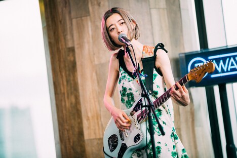 塩塚モエカ（Vo, G）