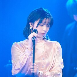 adieuこと上白石萌歌、初ライブよりバンド編成の「よるのあと」映像