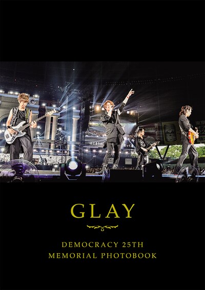 「GLAY DEMOCRACY 25TH MEMORIAL PHOTOBOOK」表紙6バージョンのうちの1種。
