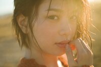 「ラストアイドル長月翠 ファースト写真集『意外性』」購入特典のポストカード。(c)細居幸次郎/週刊プレイボーイ