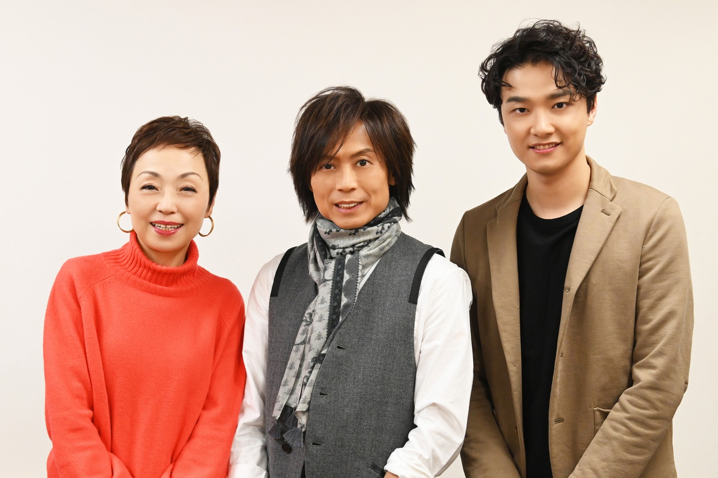 左からクミコ、つんく♂、井上芳雄