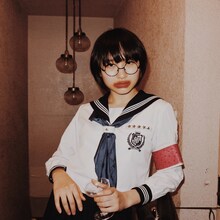 新しい学校のリーダーズ「オトナブルー」配信ジャケット