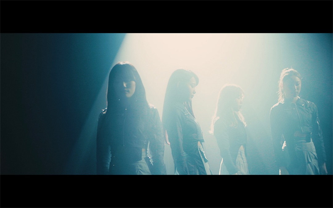 PassCode「STARRY SKY」ミュージックビデオのワンシーン。