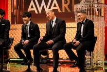 左から佐野玲於、関口メンディー、中務裕太。（撮影：荒金大介）