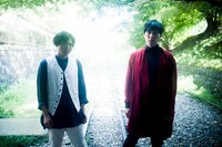 ROTH BART BARON。右が三船雅也。