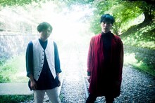 ROTH BART BARON。右が三船雅也。