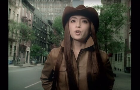 浜崎あゆみ「appears」ミュージックビデオより。