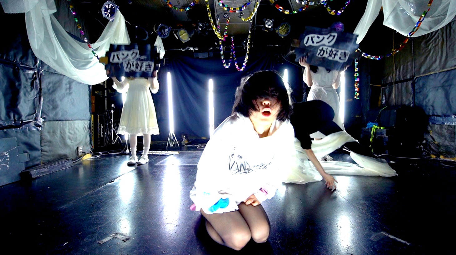 DJ後藤まりこ「パンクが好き」ミュージックビデオのワンシーン。