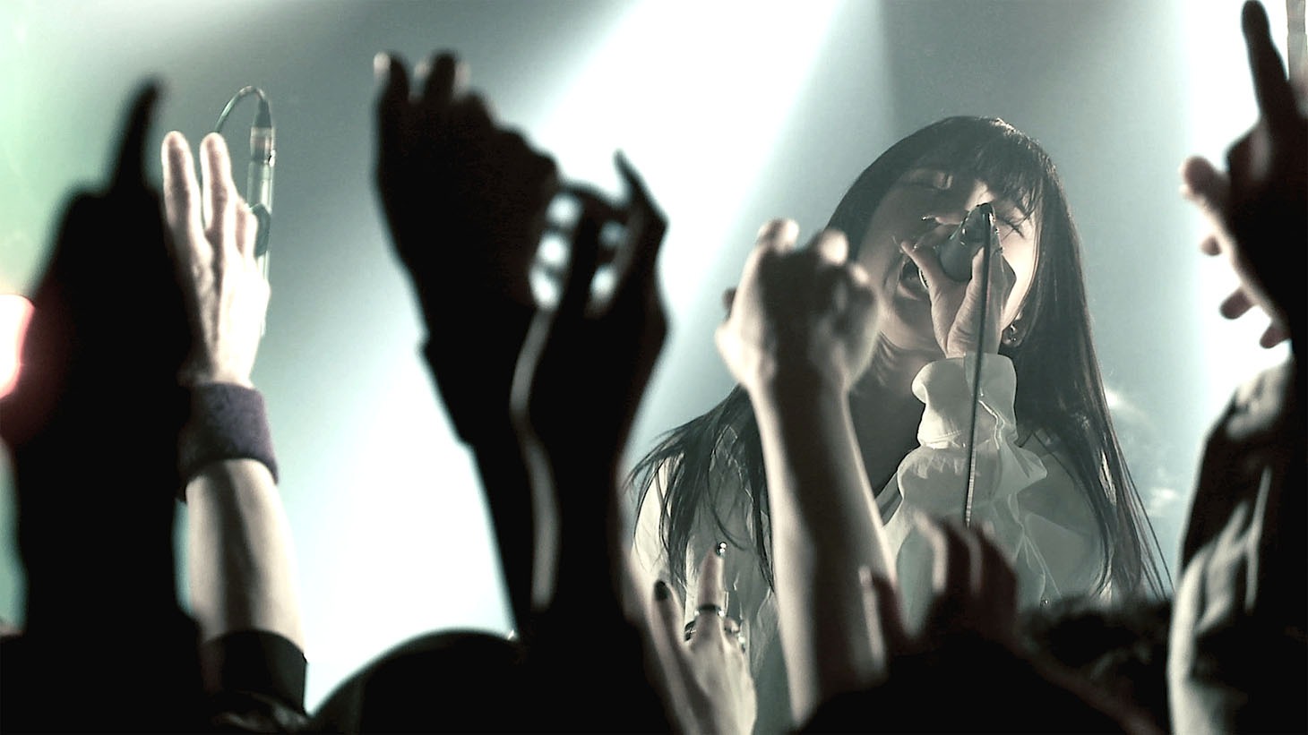 BRATS「Ms. Downer」MVより。