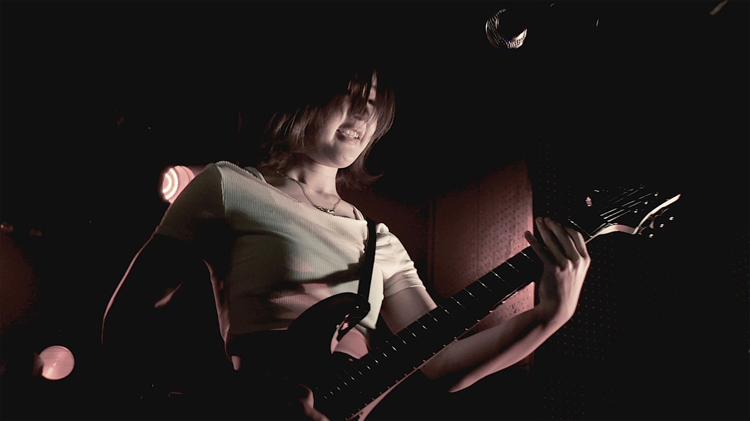 BRATS「Ms. Downer」MVより。