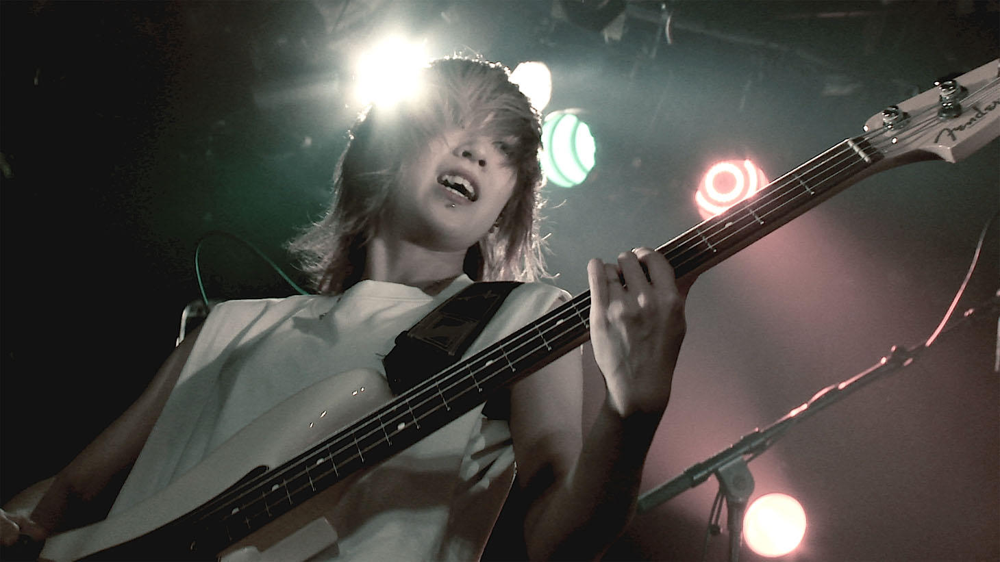 BRATS「Ms. Downer」MVより。