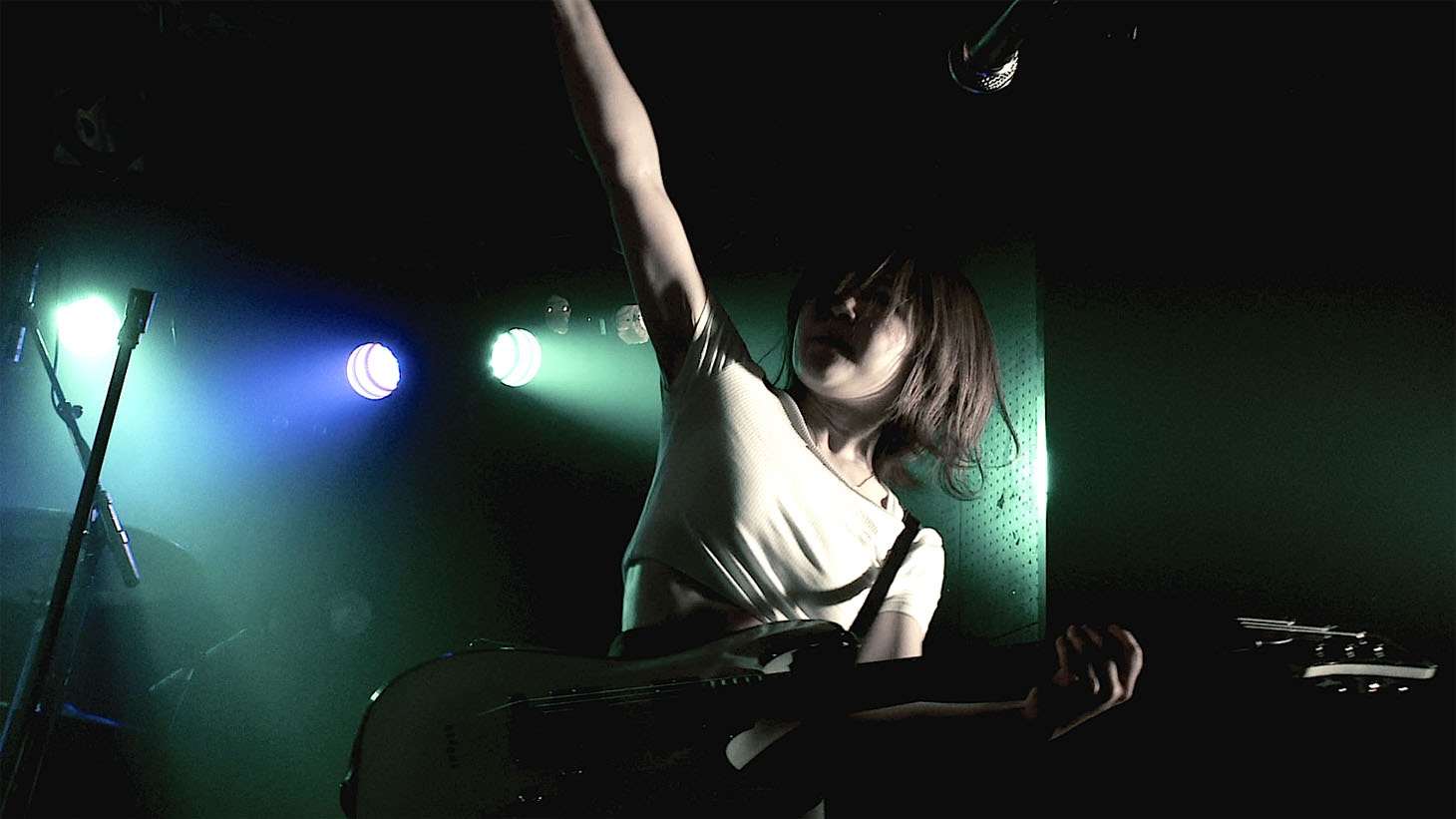 BRATS「Ms. Downer」MVより。