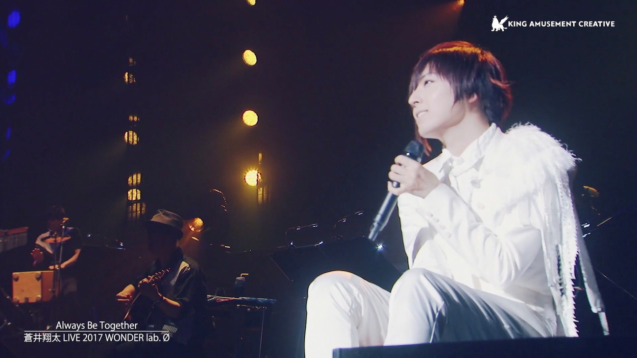 「蒼井翔太 LIVE 2017 WONDER lab. 0」より、「Always Be Together」の歌唱シーン。