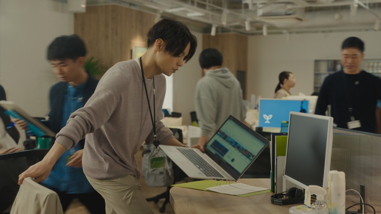 マウントレーニア新テレビCM「ほどいて、すすめ。」編レコーディング動画より。