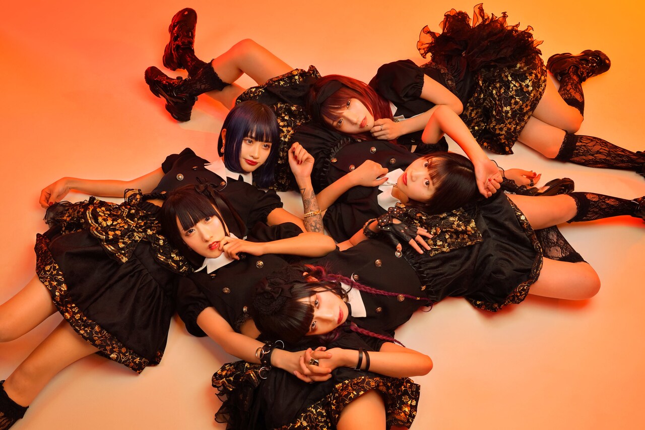 爆裂女子に元偶想Dropの若が加入、本日の先行配信に先駆け“爆音視聴会”を開催