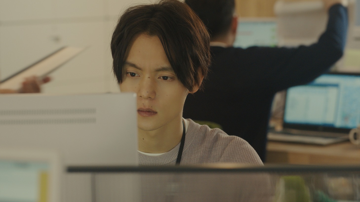マウントレーニア新テレビCM「ほどいて、すすめ。」編のワンシーン。