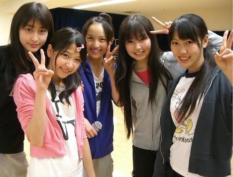 ももいろクローバー時代の早見あかり、玉井詩織、百田夏菜子、佐々木彩夏、高城れに。