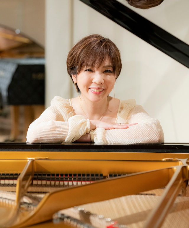 岡本真夜が愛でる“オーケストラのような音色”のピアノ | 愛する楽器 第 