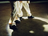 「THE CURVE 1 John Natsuki & CHiNPAN」着用イメージ。