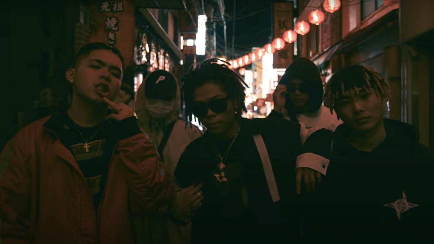 SANTAWORLDVIEW「BLUEFACE」ミュージックビデオより。