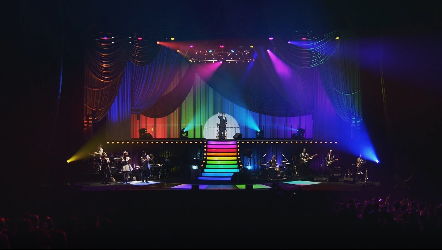 鈴木雅之の中野サンプラザホール公演の様子。