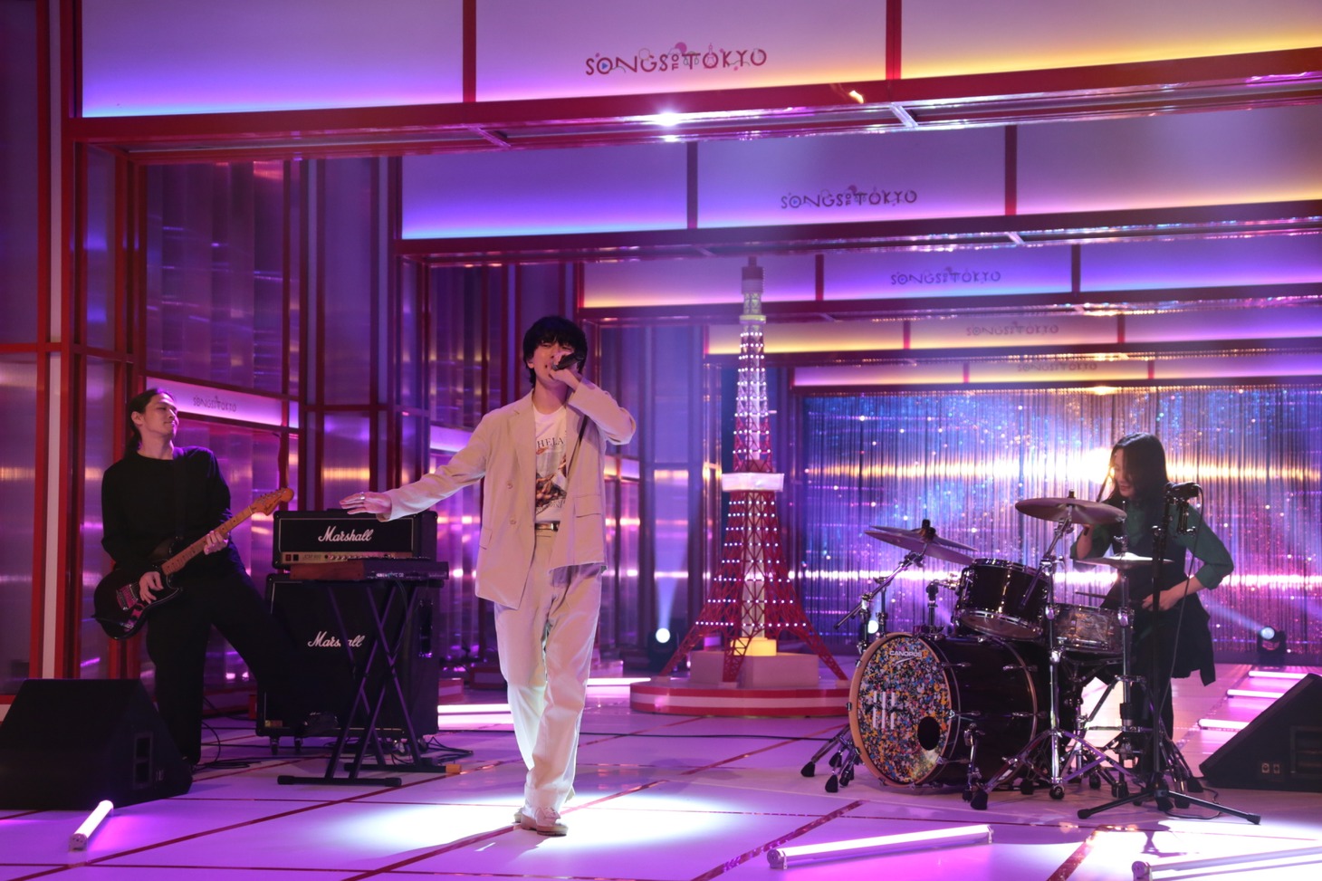 雨のパレード（写真提供：NHK）