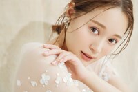 人気画像6位は「chayが一般男性と入籍、『CanCam』でウエディングドレス姿を披露」より、chay。