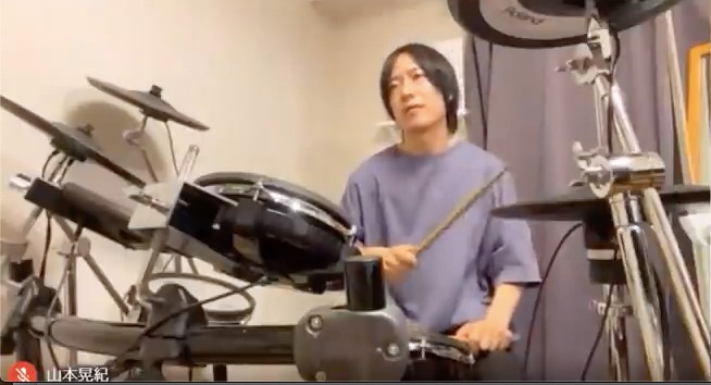「LITE×FEVER“Stay Home Session”」より山本晃紀（Dr）。