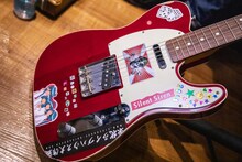 すぅ（SILENT SIREN）のテレキャスター。