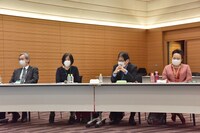 左から福島明、詩森ろば、西川信廣、渡辺えり。