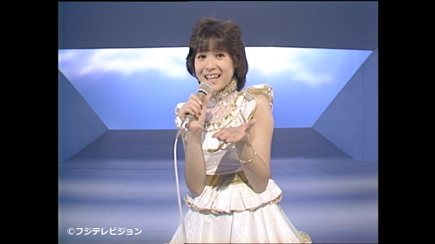 人気画像3位は「松田聖子だけが出演する1983年の音楽番組『ザ・スター 松田聖子 振り向けば…聖子』全5話一挙再放送」より、歌謡ポップスチャンネル「ザ・スター 松田聖子」のワンシーン。