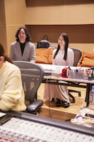 「恋と雪見のお作法」のレコーディングの様子。