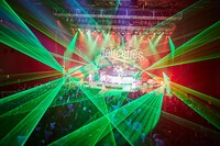 LOVEBITESのライブの様子。