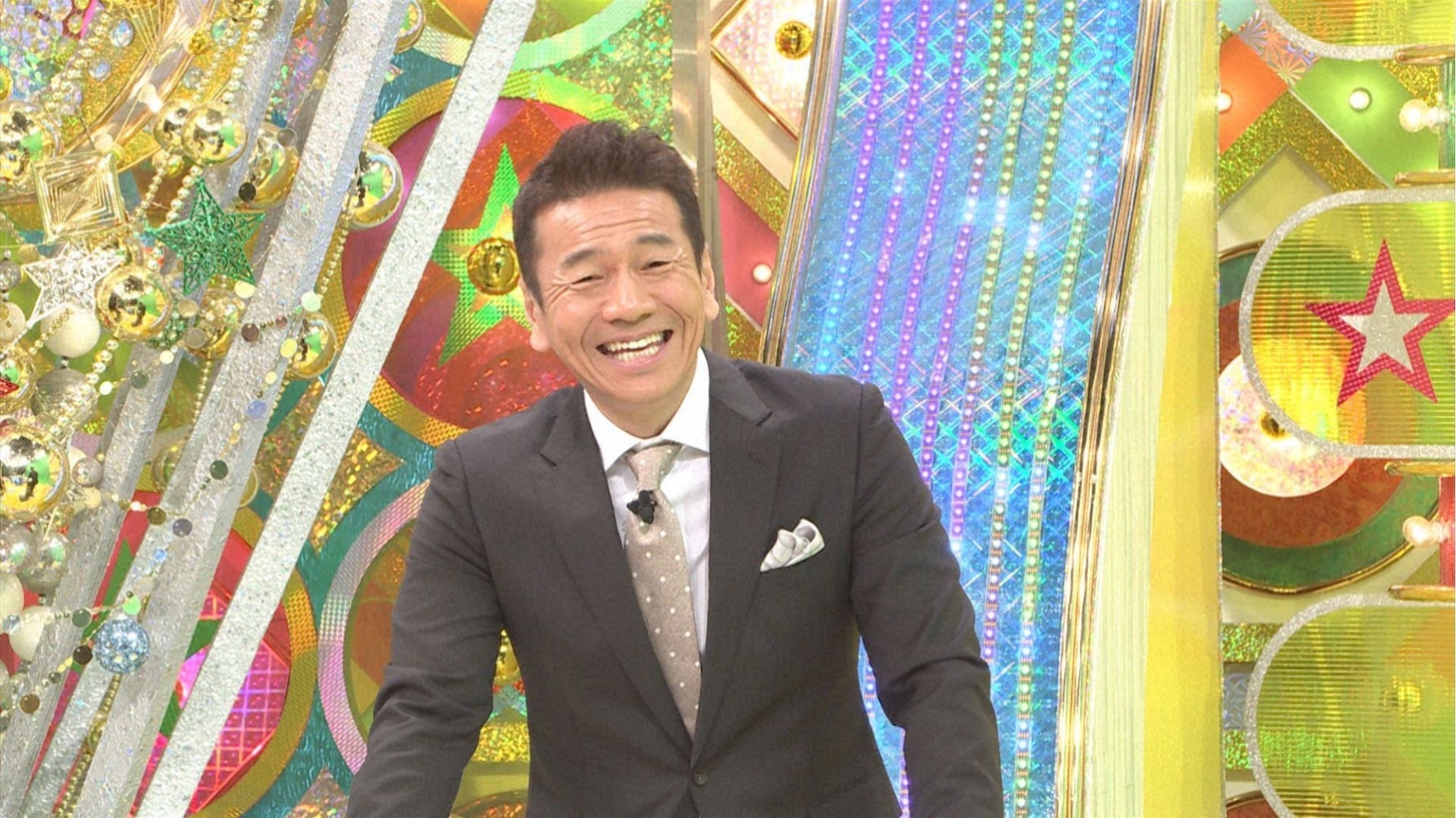 テレビ朝日系「くりぃむクイズ ミラクル9」よりMCの上田晋也（くりぃむしちゅー）。（画像提供：テレビ朝日）