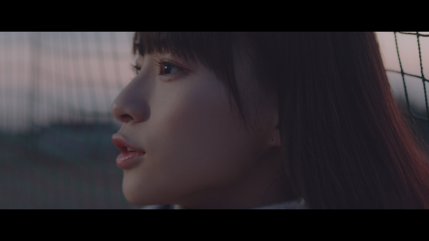 冨田菜々風「空白の花」ミュージックビデオのワンシーン。