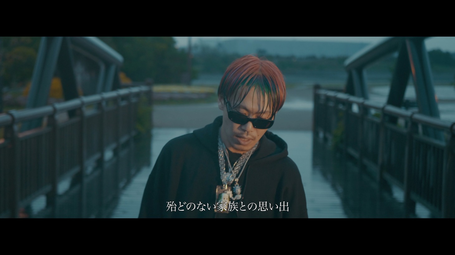 PizzaLove「親父の歌」ミュージックビデオより。