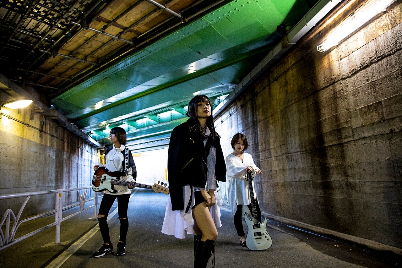 BRATSが研ぎ澄ませた新作「自虐性Loop」配信リリース、ジャケットは黒宮れい描き下ろし